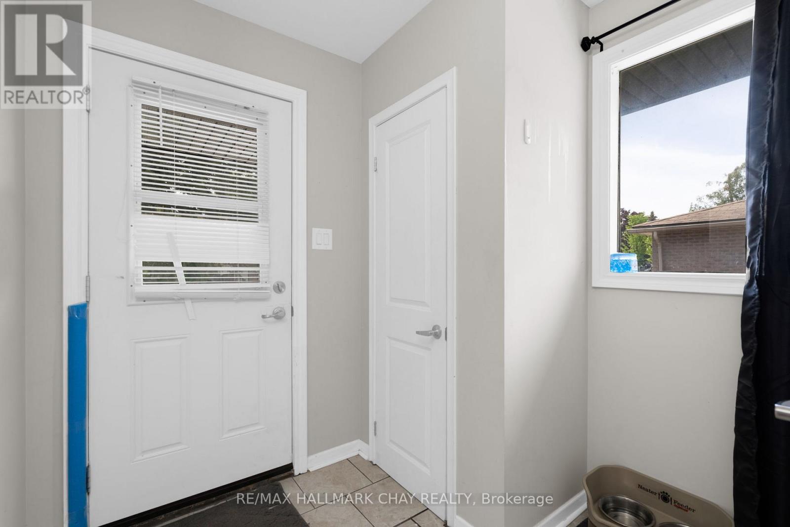 1, 2, 3 - 24 Charlbrook Avenue, Barrie (Cundles East), Ontario  L4M 2Y4 - Photo 5 - S12447161