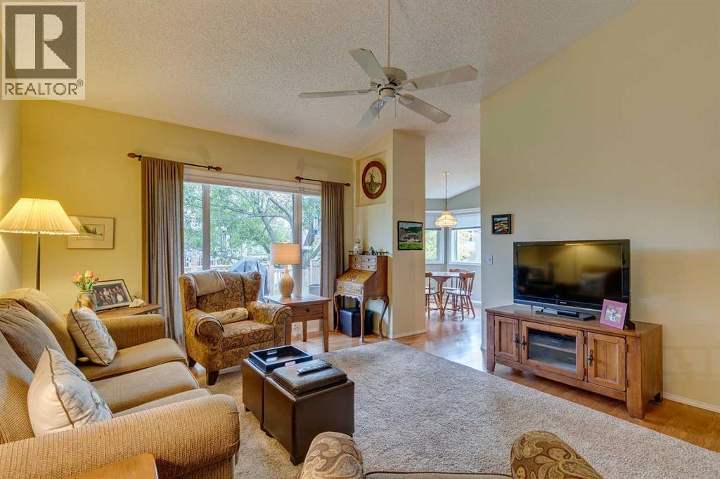74 Evergreen Bay Sw, Calgary, Alberta  T2Y 3E9 - Photo 4 - A2261025