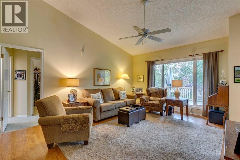 74 Evergreen Bay Sw, Calgary, Alberta  T2Y 3E9 - Photo 3 - A2261025