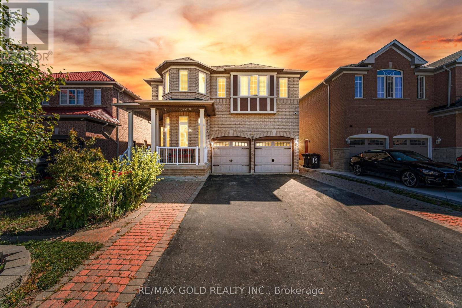 8 Goreridge Crescent, Brampton, Ontario  L6P 1P2 - Photo 1 - W12447097