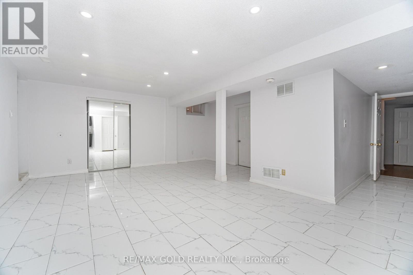 8 Goreridge Crescent, Brampton, Ontario  L6P 1P2 - Photo 22 - W12447097