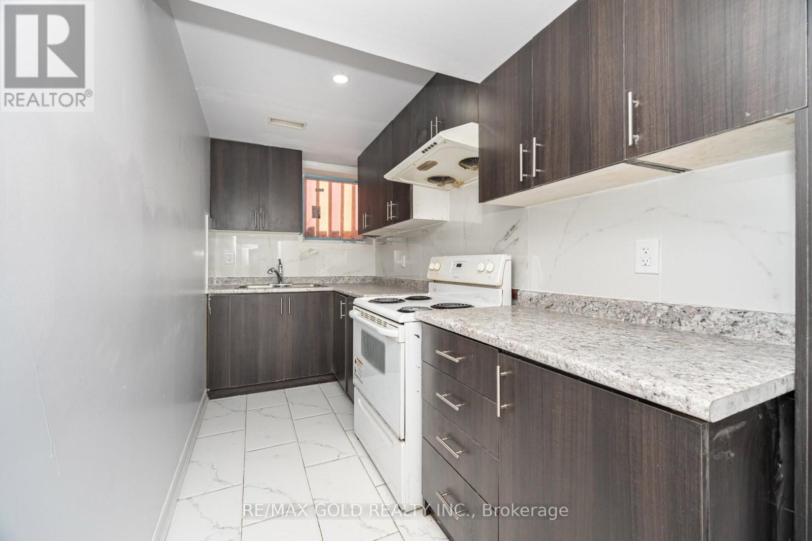 8 Goreridge Crescent, Brampton, Ontario  L6P 1P2 - Photo 24 - W12447097