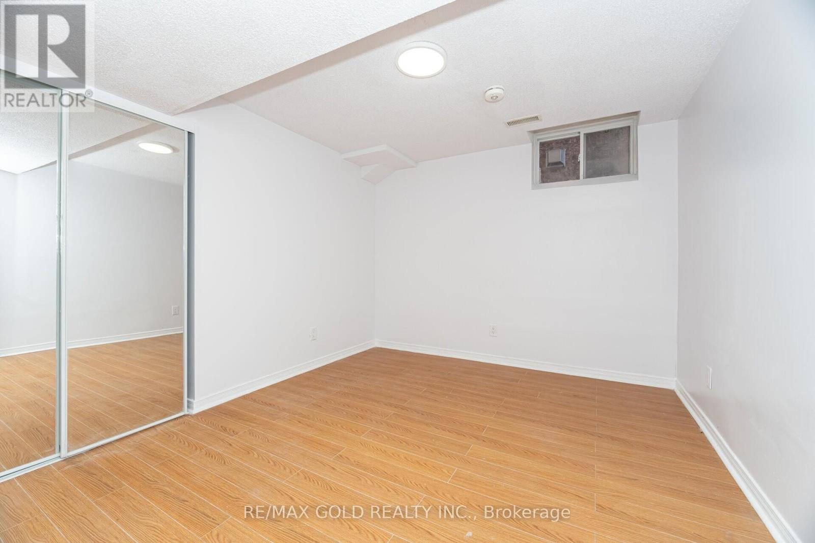 8 Goreridge Crescent, Brampton, Ontario  L6P 1P2 - Photo 25 - W12447097