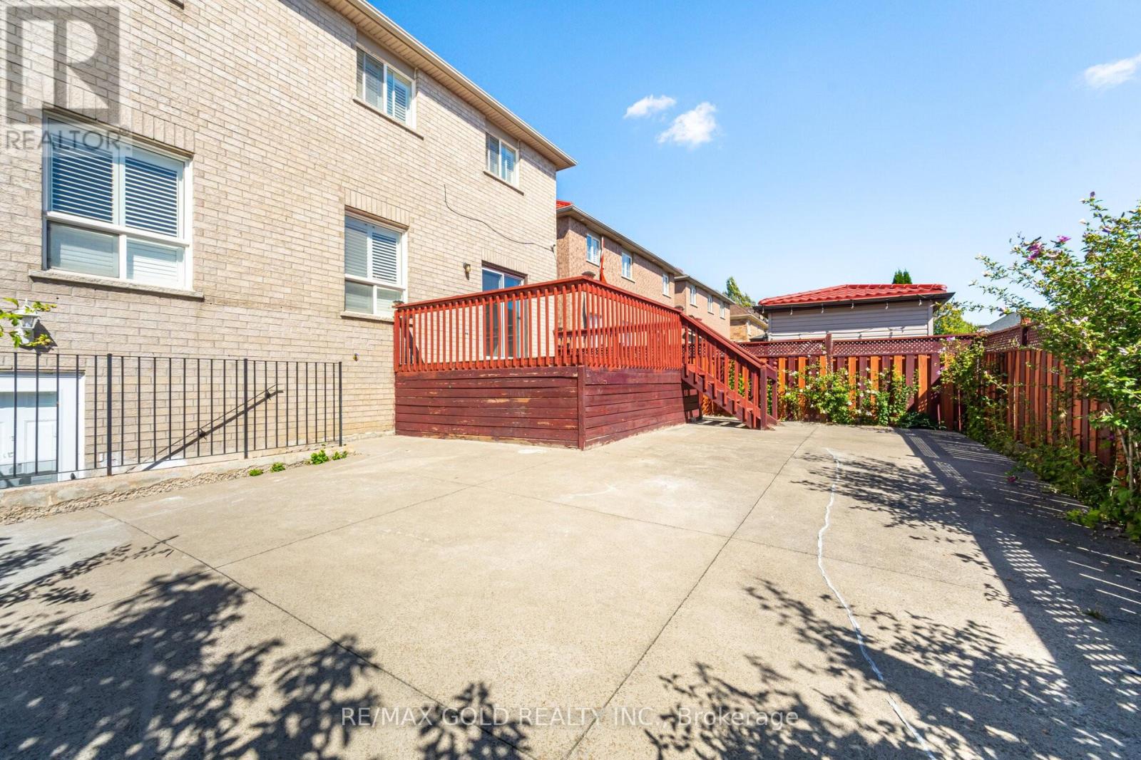 8 Goreridge Crescent, Brampton, Ontario  L6P 1P2 - Photo 30 - W12447097