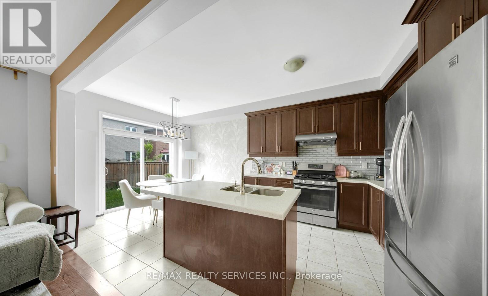 12 Goodsway Trail, Brampton, Ontario  L7A 4A3 - Photo 11 - W12447106