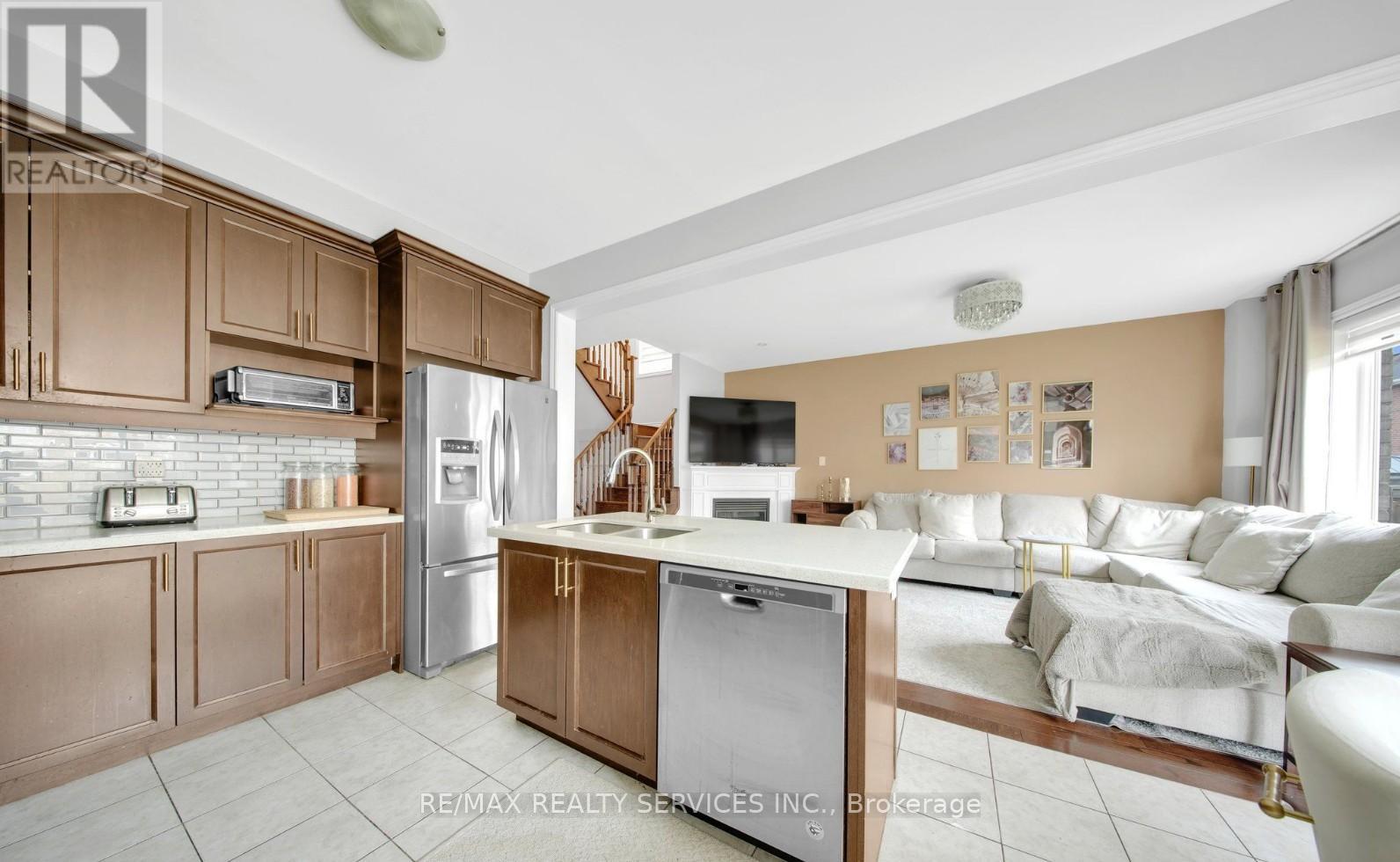 12 Goodsway Trail, Brampton, Ontario  L7A 4A3 - Photo 12 - W12447106
