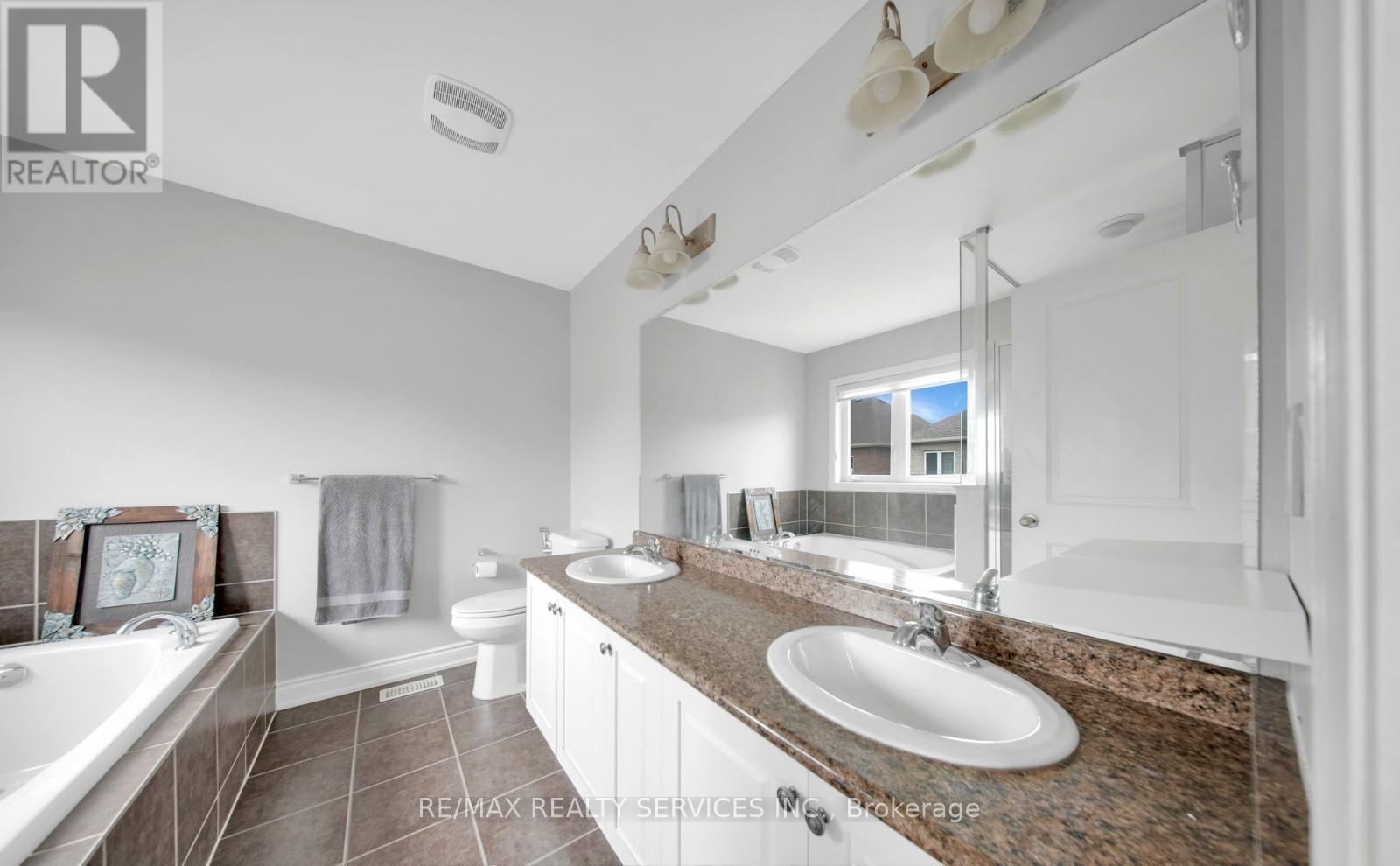 12 Goodsway Trail, Brampton, Ontario  L7A 4A3 - Photo 18 - W12447106