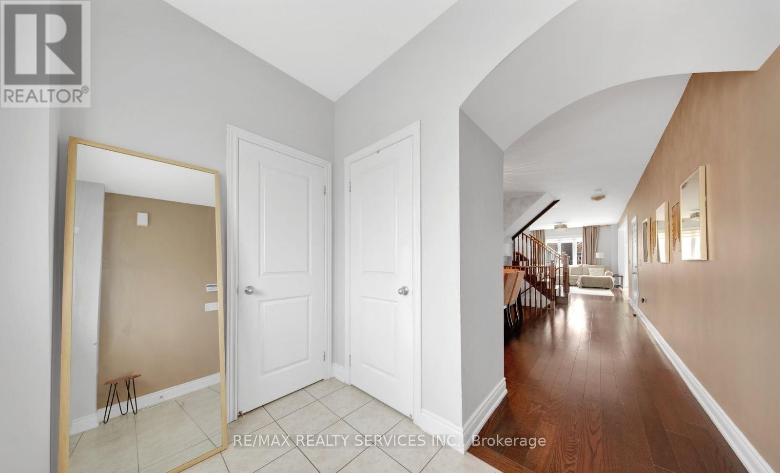 12 Goodsway Trail, Brampton, Ontario  L7A 4A3 - Photo 4 - W12447106
