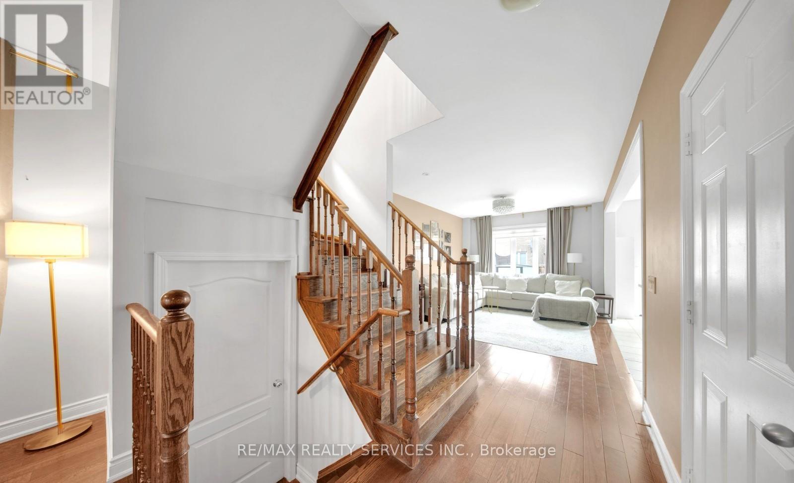 12 Goodsway Trail, Brampton, Ontario  L7A 4A3 - Photo 7 - W12447106