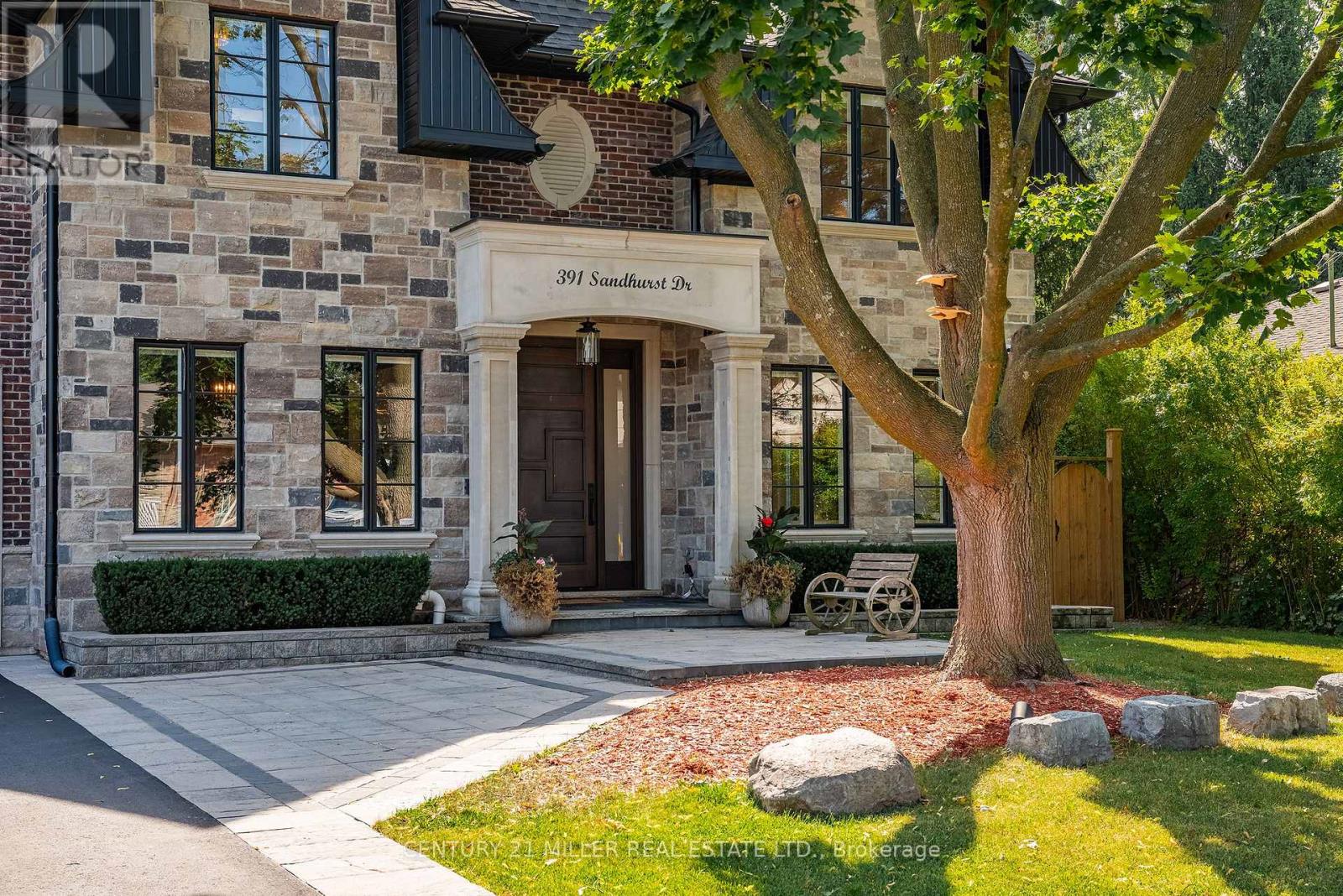 391 Sandhurst Drive, Oakville (Wo West), Ontario  L6L 4L1 - Photo 2 - W12447126