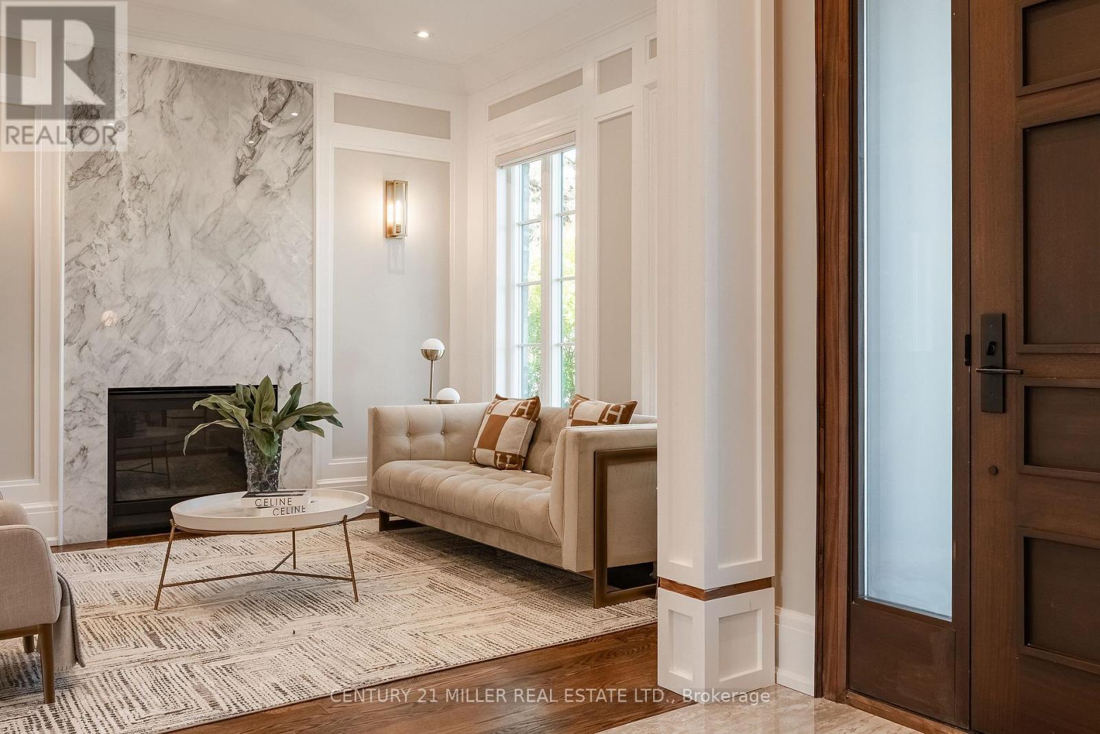 391 Sandhurst Drive, Oakville (Wo West), Ontario  L6L 4L1 - Photo 4 - W12447126