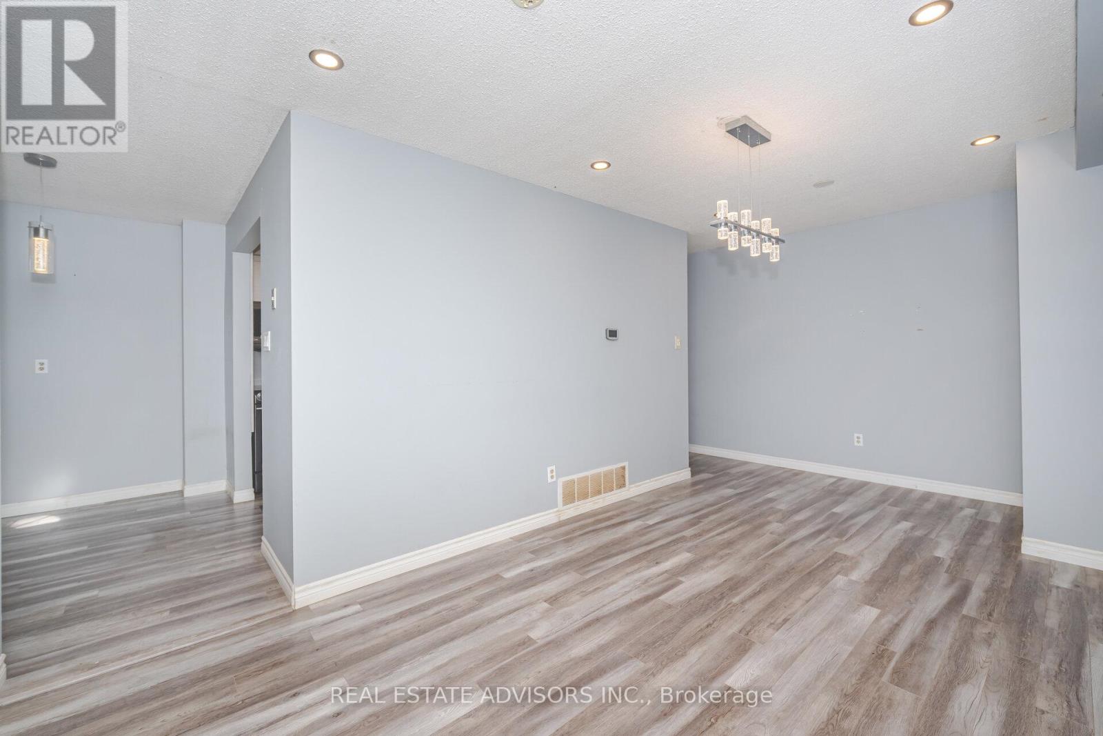 25 - 1320 Hampton Street, Oakville (Fa Falgarwood), Ontario  L6H 2S6 - Photo 11 - W12447130