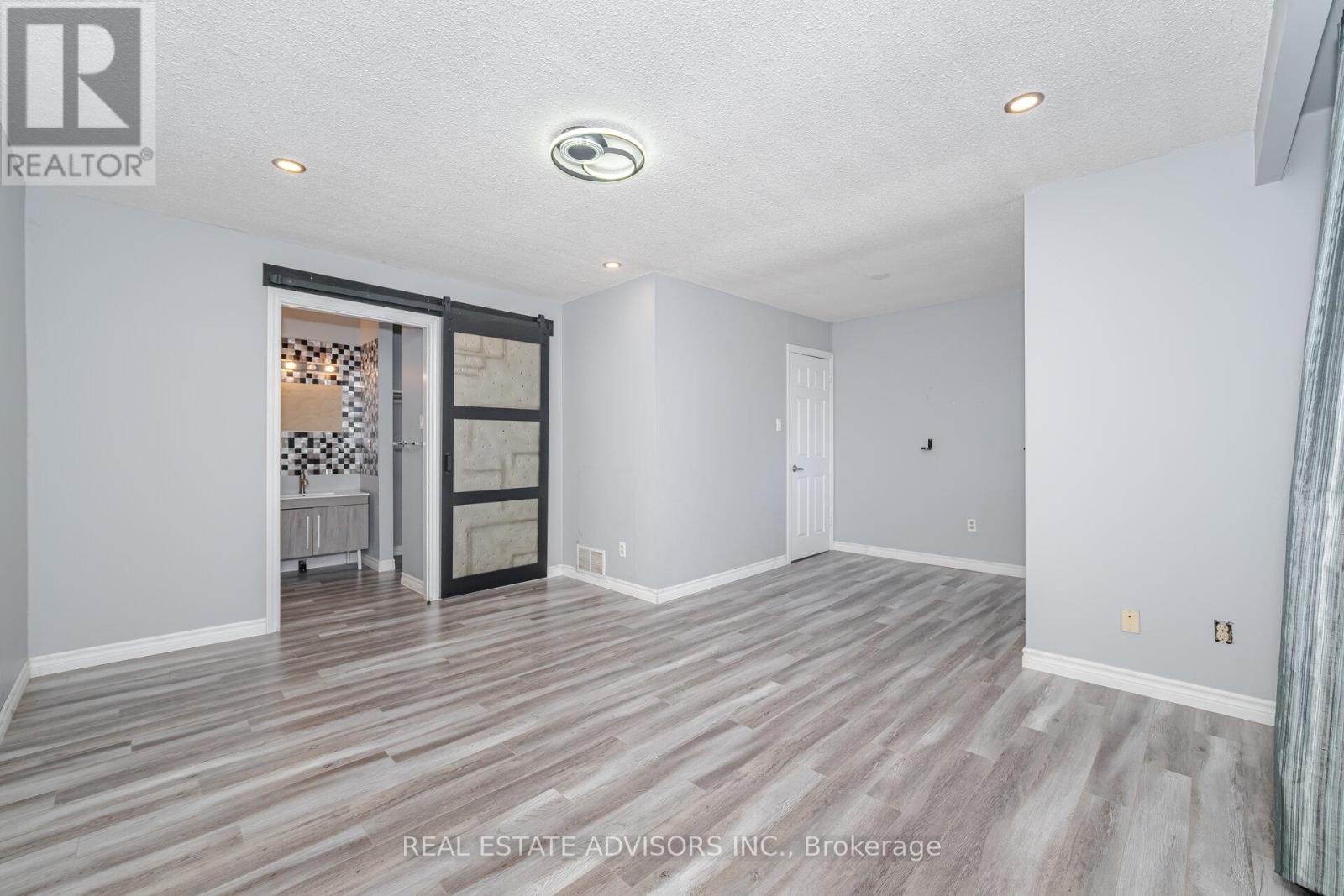 25 - 1320 Hampton Street, Oakville (Fa Falgarwood), Ontario  L6H 2S6 - Photo 19 - W12447130