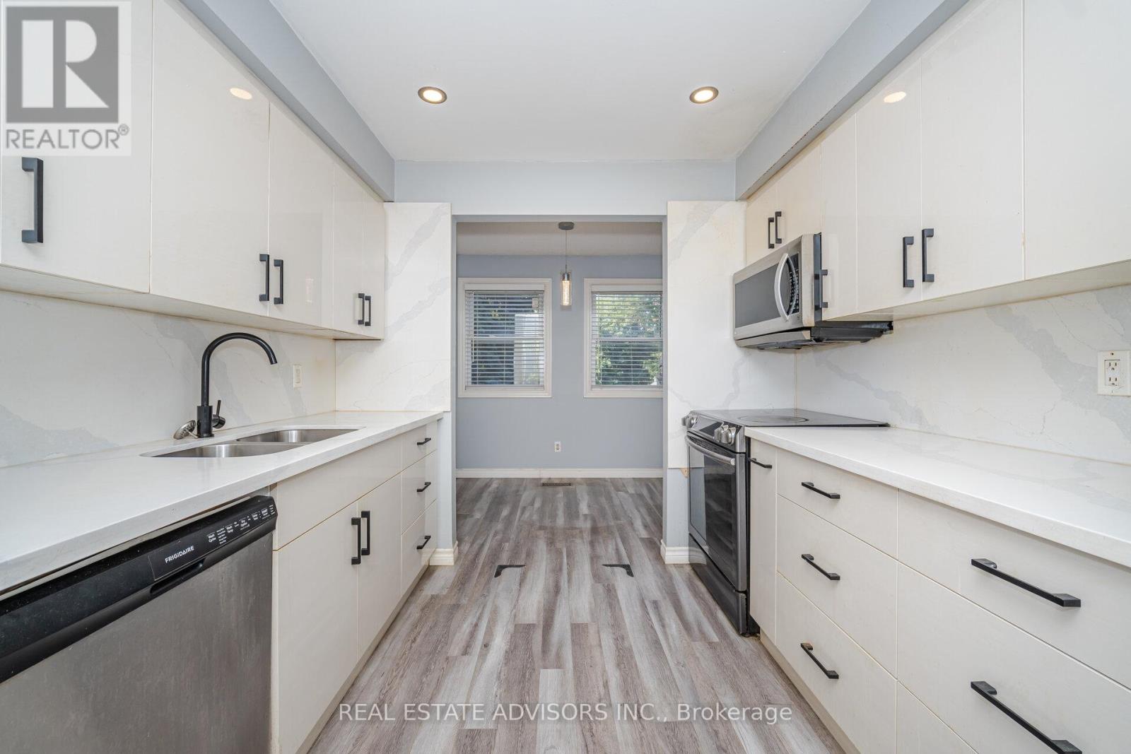 25 - 1320 Hampton Street, Oakville (Fa Falgarwood), Ontario  L6H 2S6 - Photo 6 - W12447130