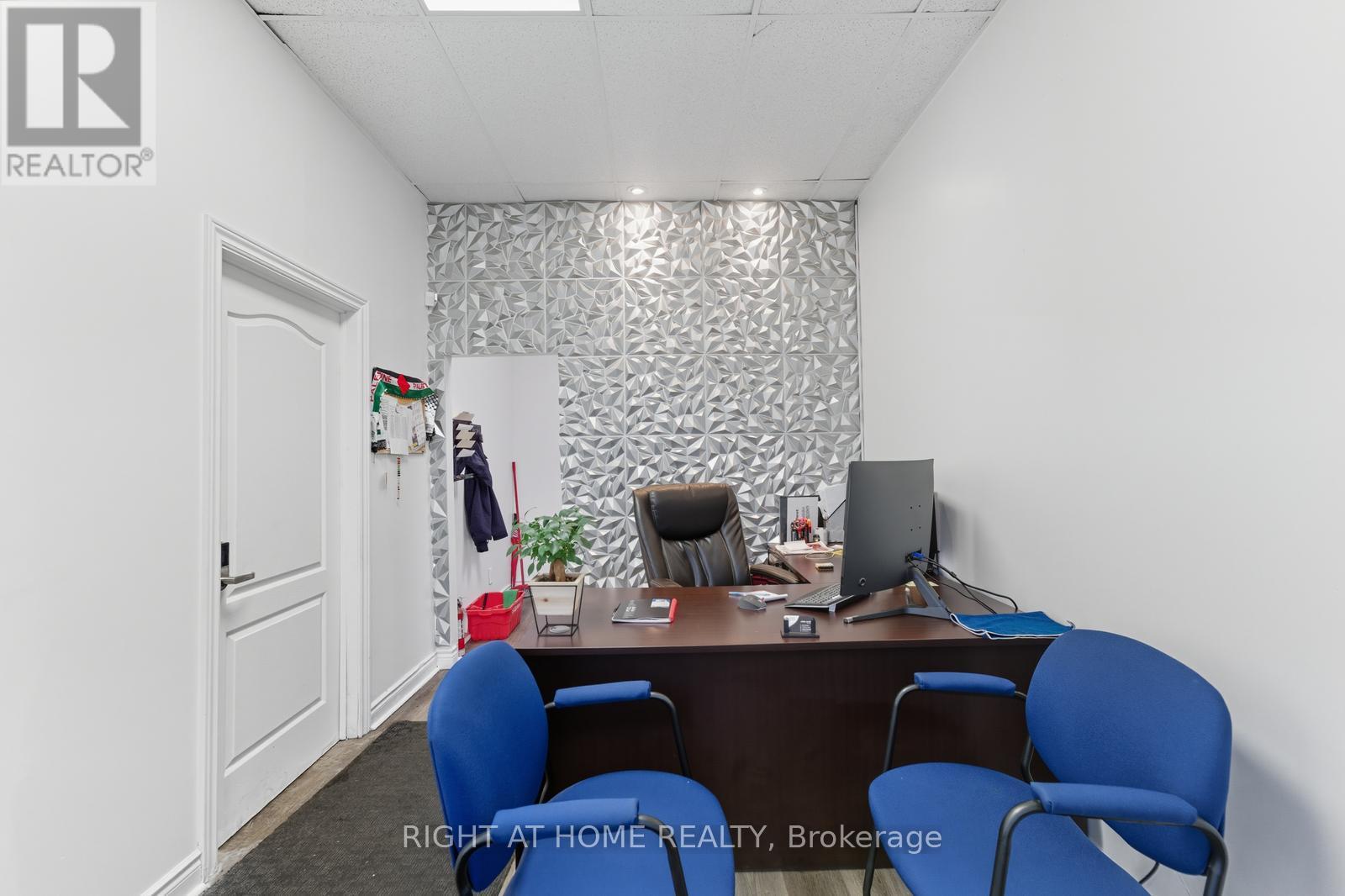 36 - 1400 Aimco Boulevard N, Mississauga (Northeast), Ontario  L4W 1E1 - Photo 13 - W12447143