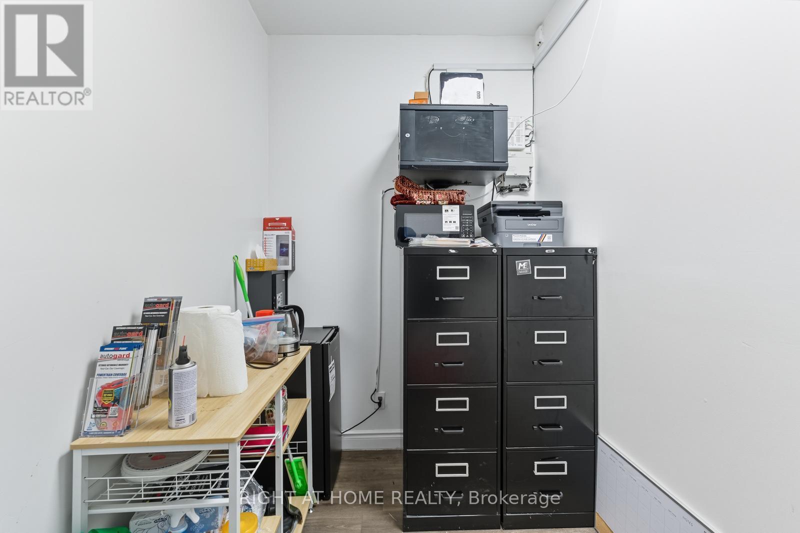 36 - 1400 Aimco Boulevard N, Mississauga (Northeast), Ontario  L4W 1E1 - Photo 16 - W12447143