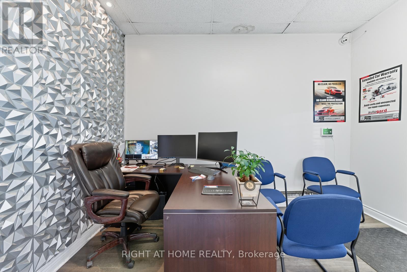36 - 1400 Aimco Boulevard N, Mississauga (Northeast), Ontario  L4W 1E1 - Photo 18 - W12447143