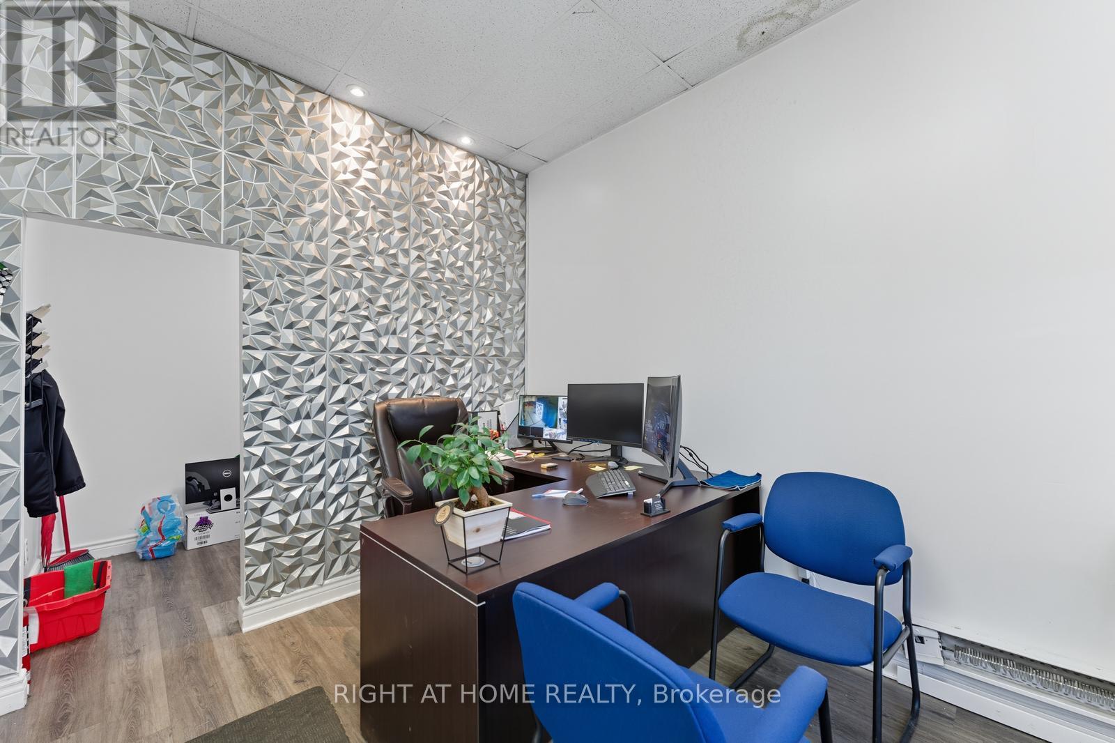 36 - 1400 Aimco Boulevard N, Mississauga (Northeast), Ontario  L4W 1E1 - Photo 19 - W12447143