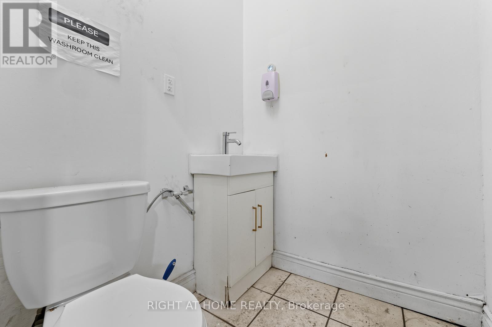 36 - 1400 Aimco Boulevard N, Mississauga (Northeast), Ontario  L4W 1E1 - Photo 20 - W12447143