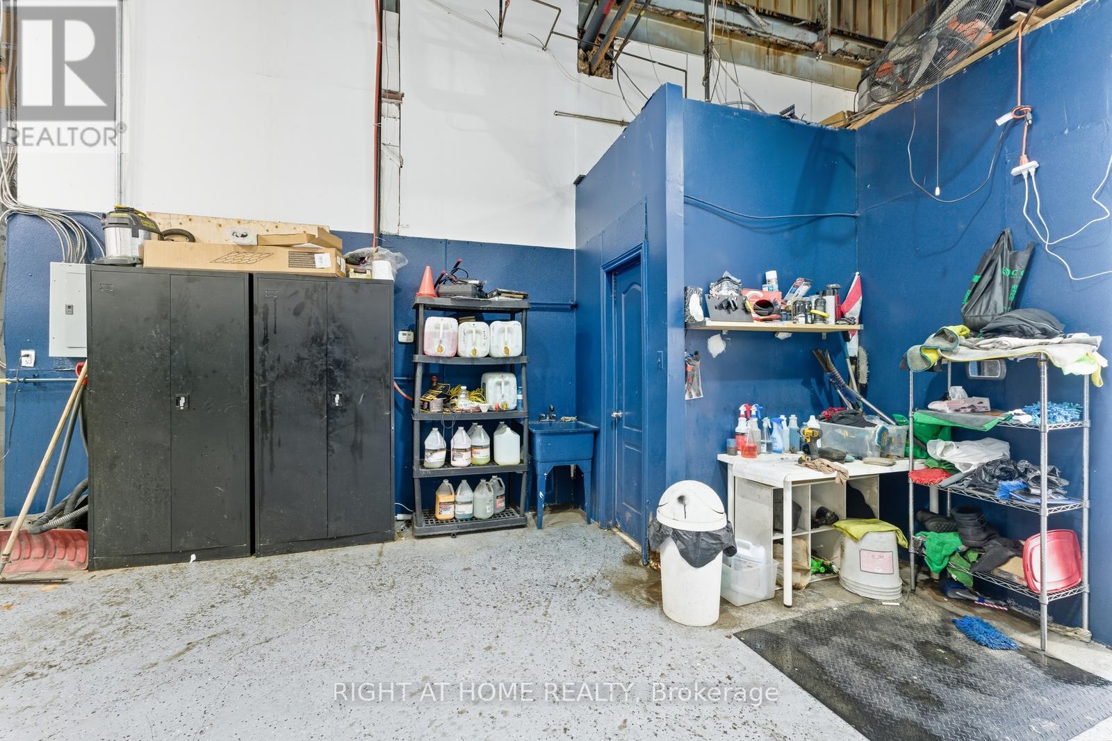 36 - 1400 Aimco Boulevard N, Mississauga (Northeast), Ontario  L4W 1E1 - Photo 22 - W12447143