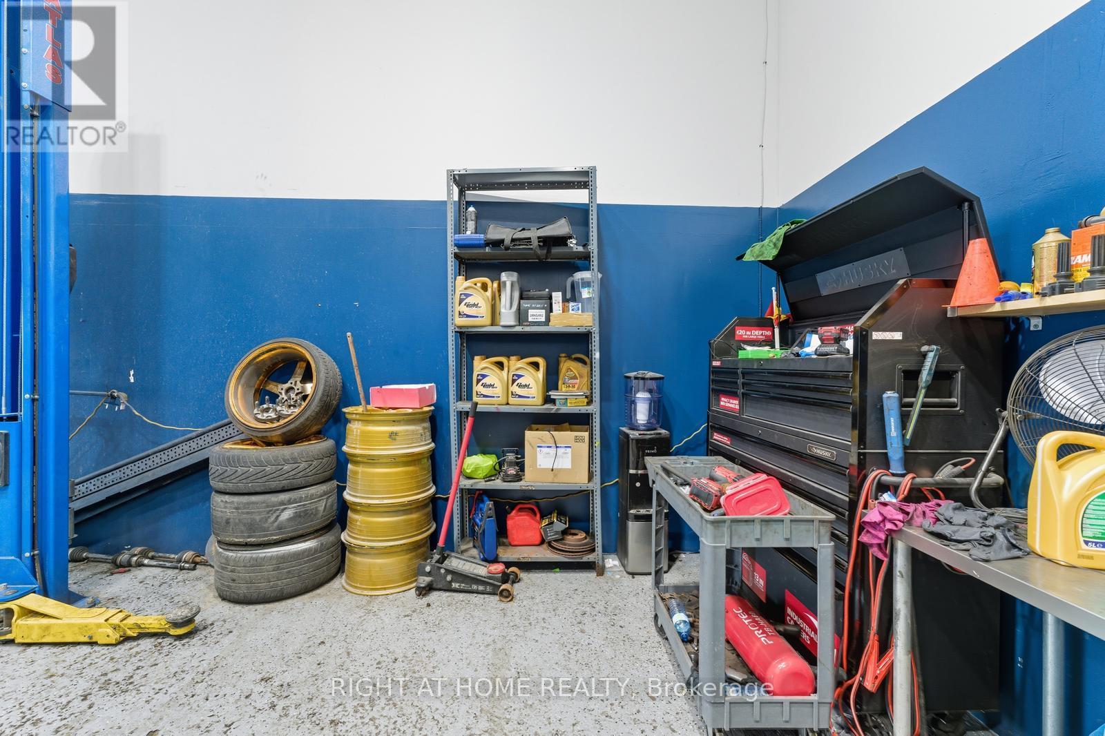 36 - 1400 Aimco Boulevard N, Mississauga (Northeast), Ontario  L4W 1E1 - Photo 25 - W12447143