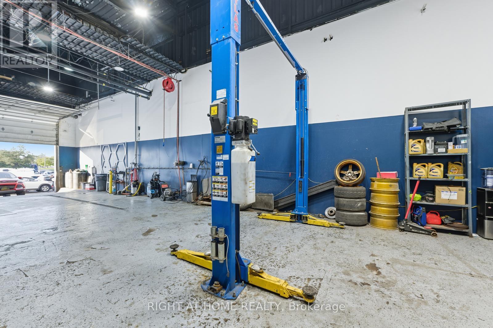 36 - 1400 Aimco Boulevard N, Mississauga (Northeast), Ontario  L4W 1E1 - Photo 26 - W12447143