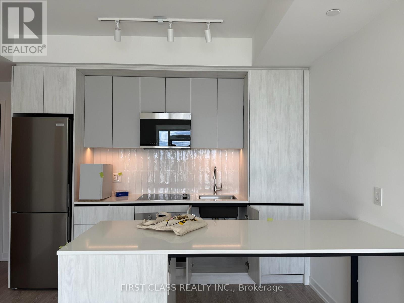 1317 - 2485 Eglinton Avenue W, Mississauga, Ontario  L5M 2T1 - Photo 4 - W12447206