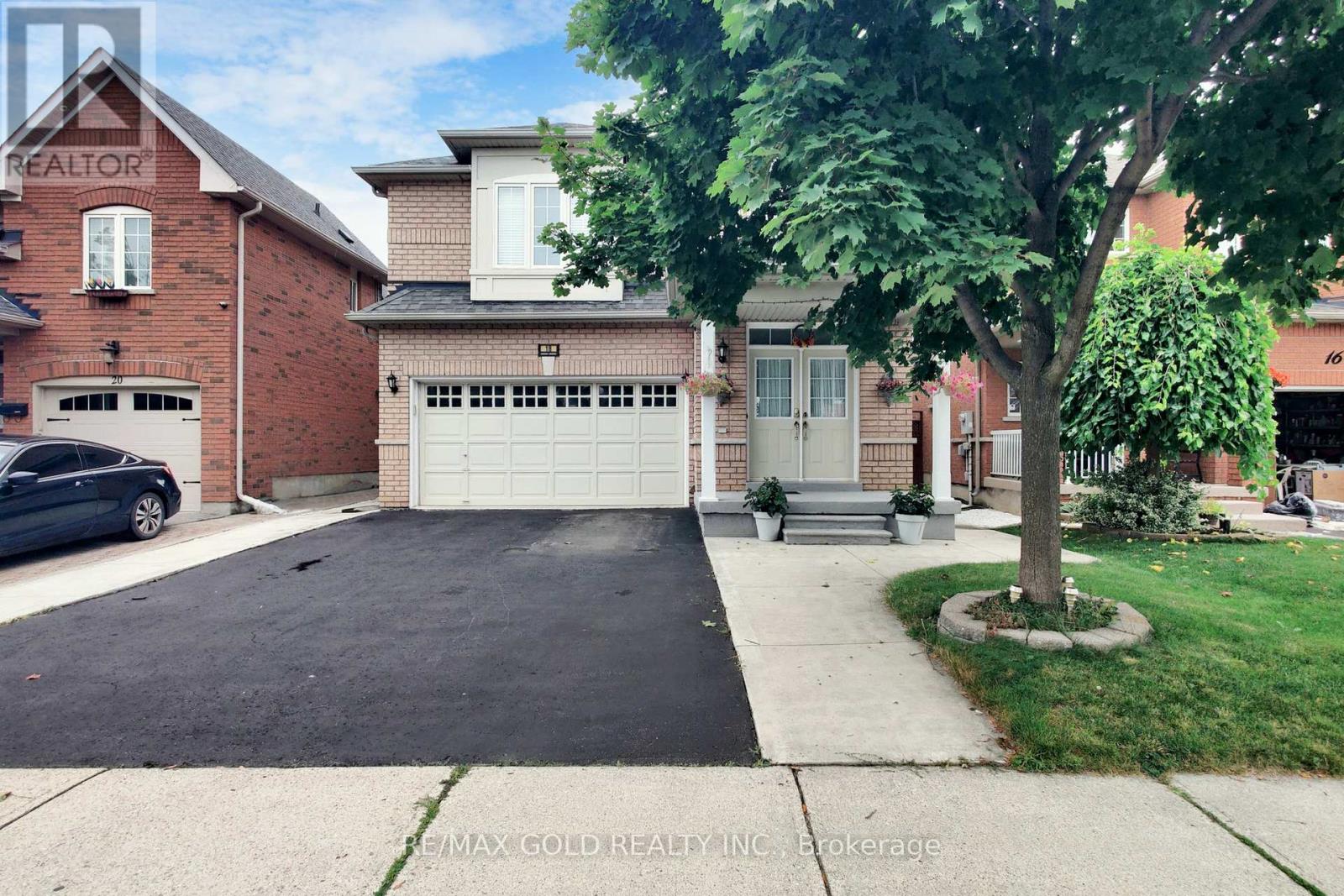 18 Thimbleberry Street, Brampton, Ontario  L7A 3L3 - Photo 2 - W12447239