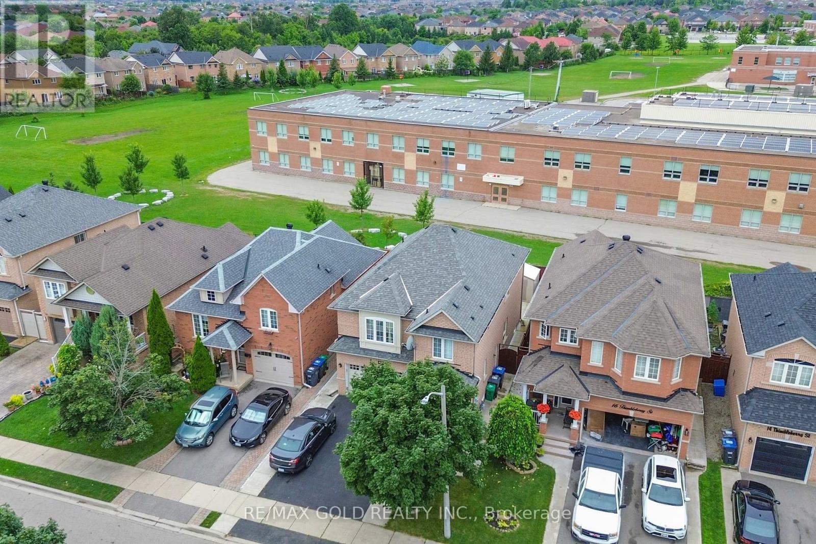 18 Thimbleberry Street, Brampton, Ontario  L7A 3L3 - Photo 3 - W12447239
