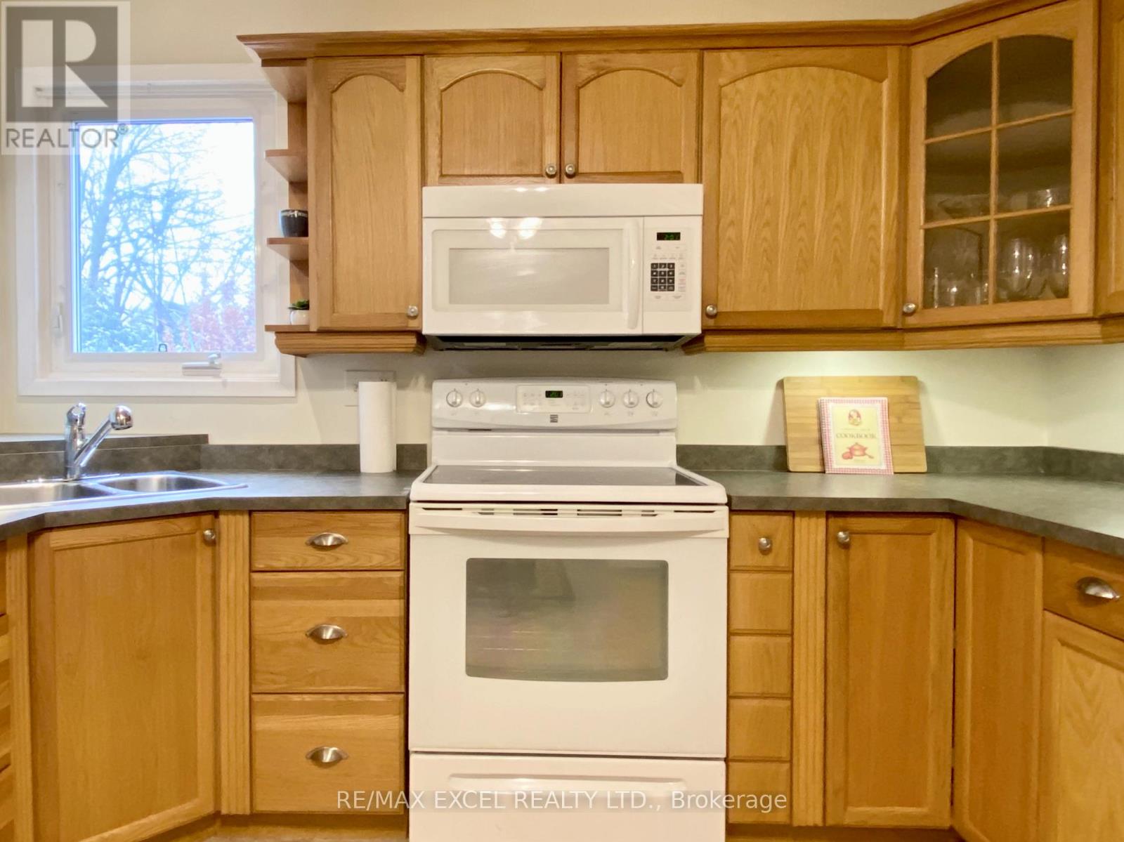 316 Eagle Street, Newmarket, Ontario  L3Y 1K1 - Photo 5 - N12387375