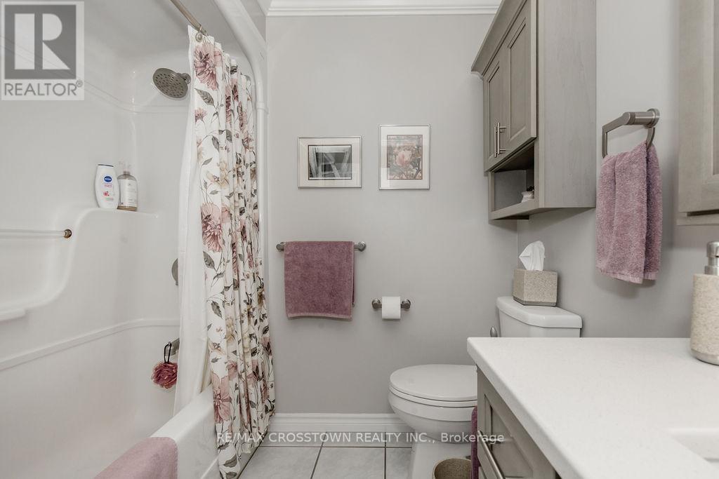 57 Forest Dale Drive, Barrie (Little Lake), Ontario  L4M 6M9 - Photo 26 - S12446534