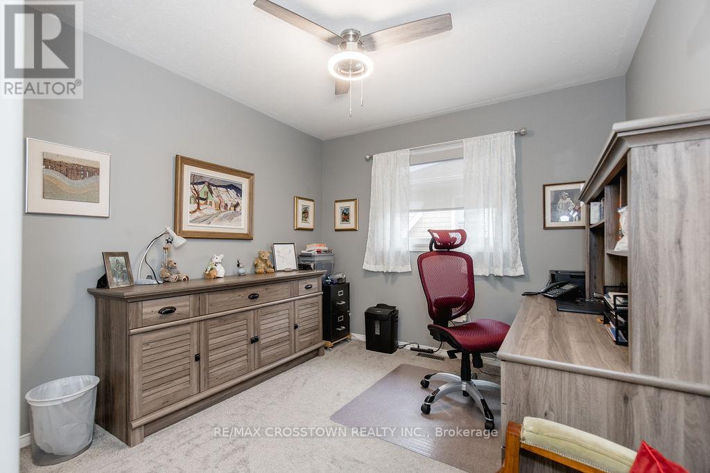 57 Forest Dale Drive, Barrie (Little Lake), Ontario  L4M 6M9 - Photo 30 - S12446534