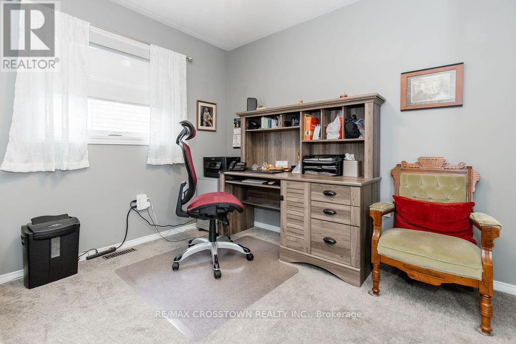 57 Forest Dale Drive, Barrie (Little Lake), Ontario  L4M 6M9 - Photo 31 - S12446534