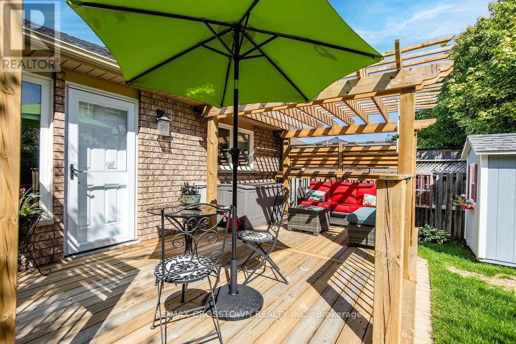 57 Forest Dale Drive, Barrie (Little Lake), Ontario  L4M 6M9 - Photo 41 - S12446534
