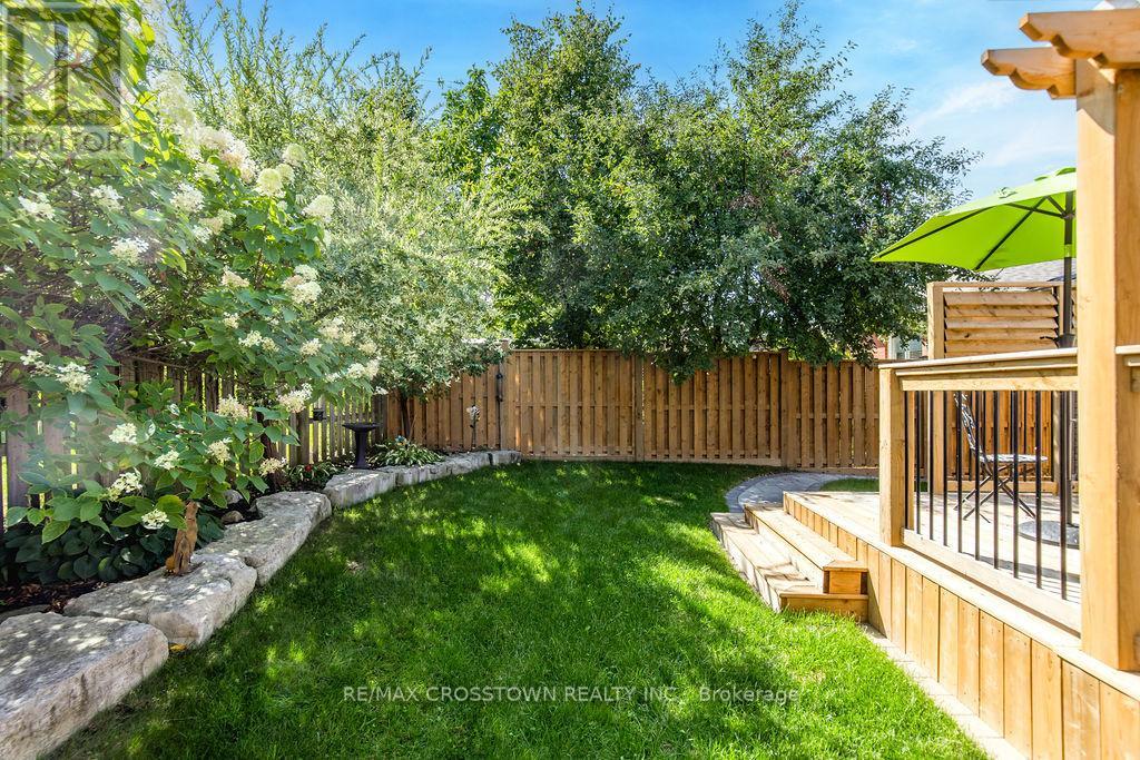 57 Forest Dale Drive, Barrie (Little Lake), Ontario  L4M 6M9 - Photo 7 - S12446534