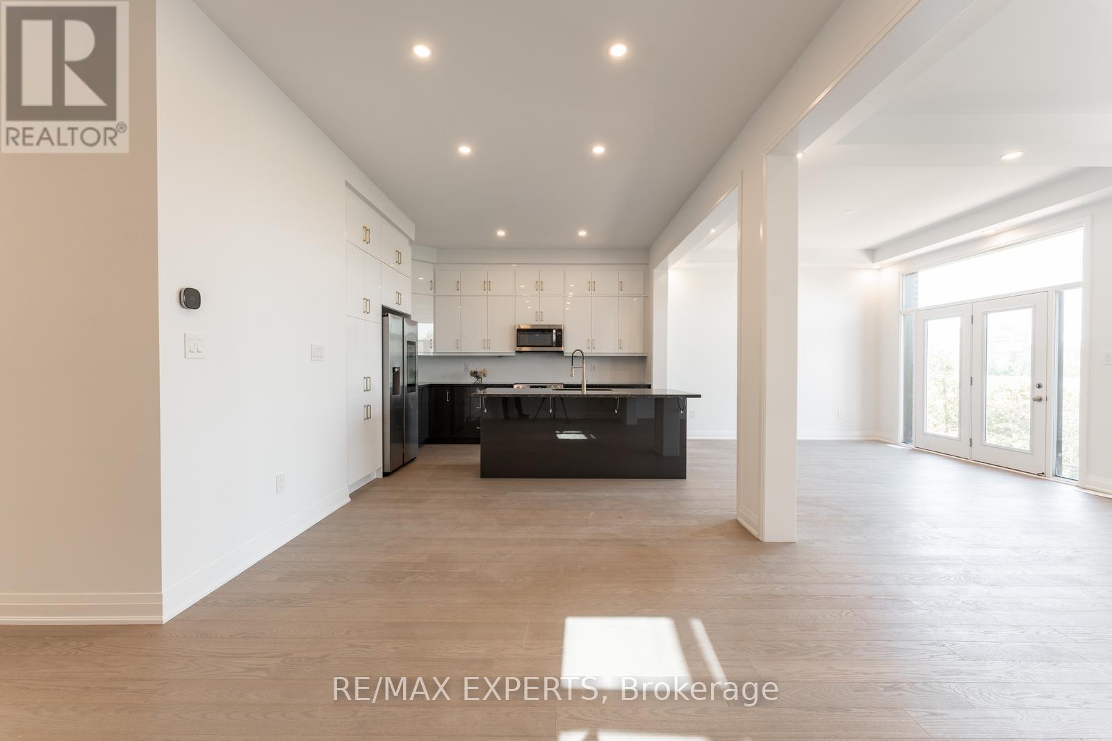 3299 Harasym Trail, Oakville, Ontario  L6H 3S1 - Photo 13 - W12441596