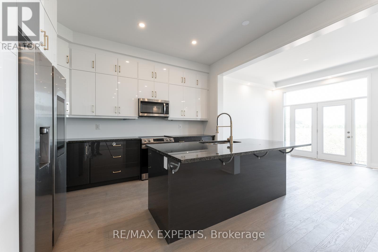 3299 Harasym Trail, Oakville, Ontario  L6H 3S1 - Photo 19 - W12441596