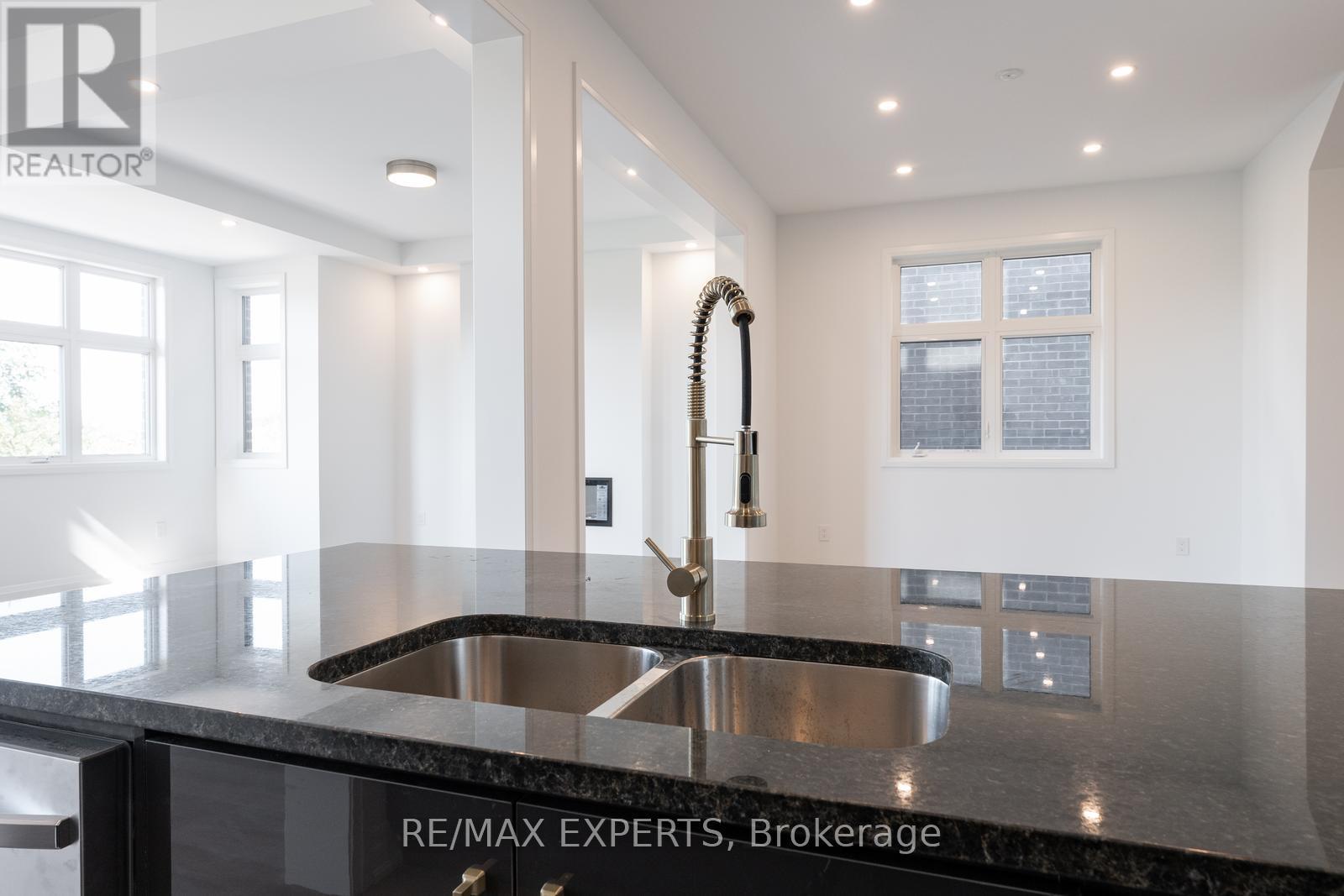 3299 Harasym Trail, Oakville, Ontario  L6H 3S1 - Photo 22 - W12441596