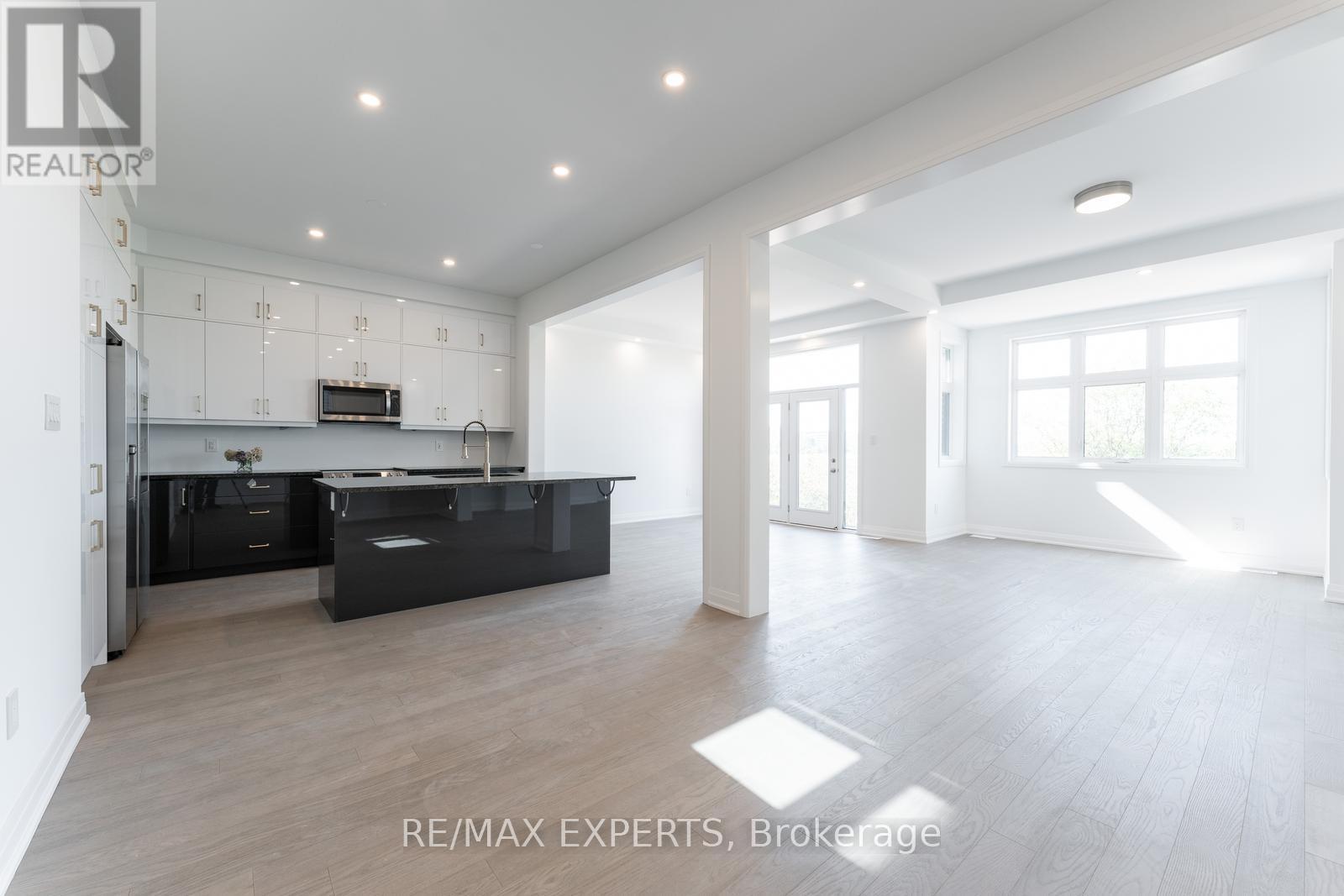 3299 Harasym Trail, Oakville, Ontario  L6H 3S1 - Photo 12 - W12441596