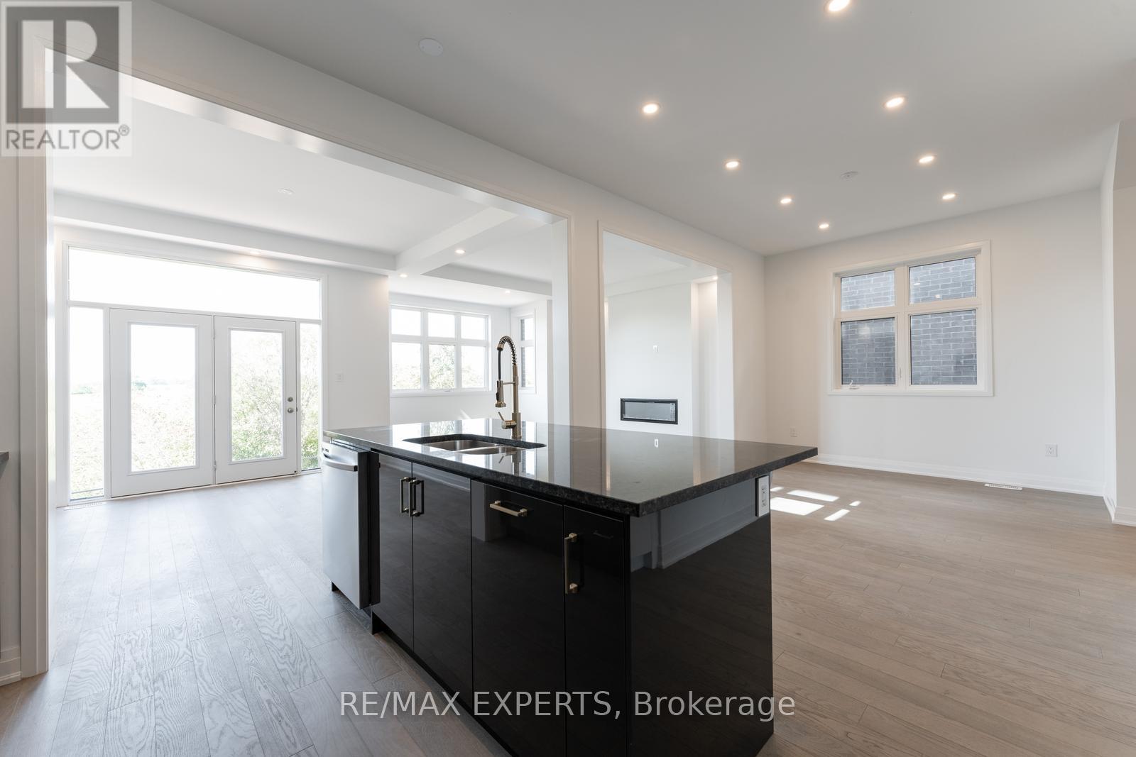 3299 Harasym Trail, Oakville, Ontario  L6H 3S1 - Photo 23 - W12441596