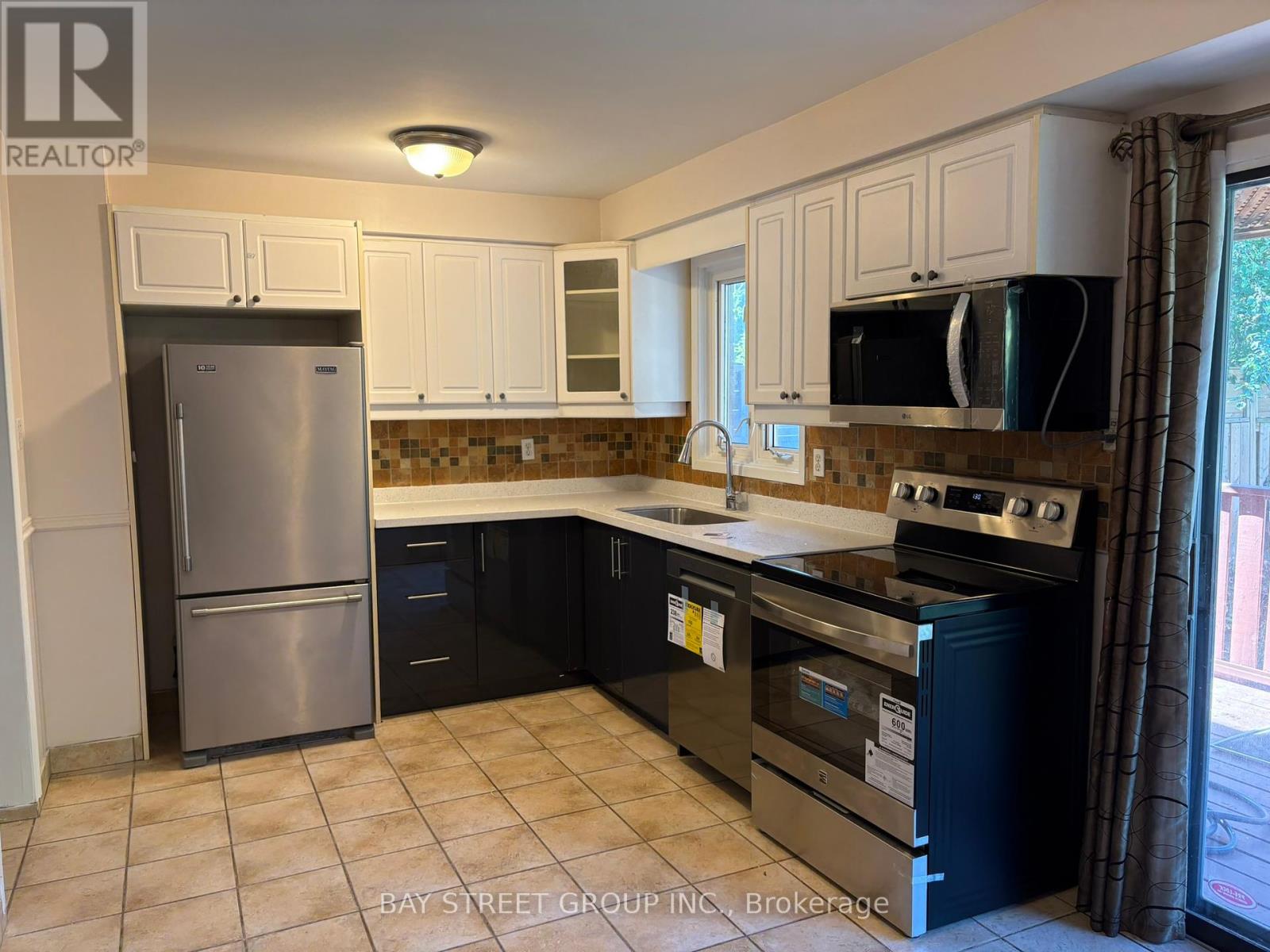 16 Tinti Place, Vaughan, Ontario  L4J 5B2 - Photo 2 - N12402609