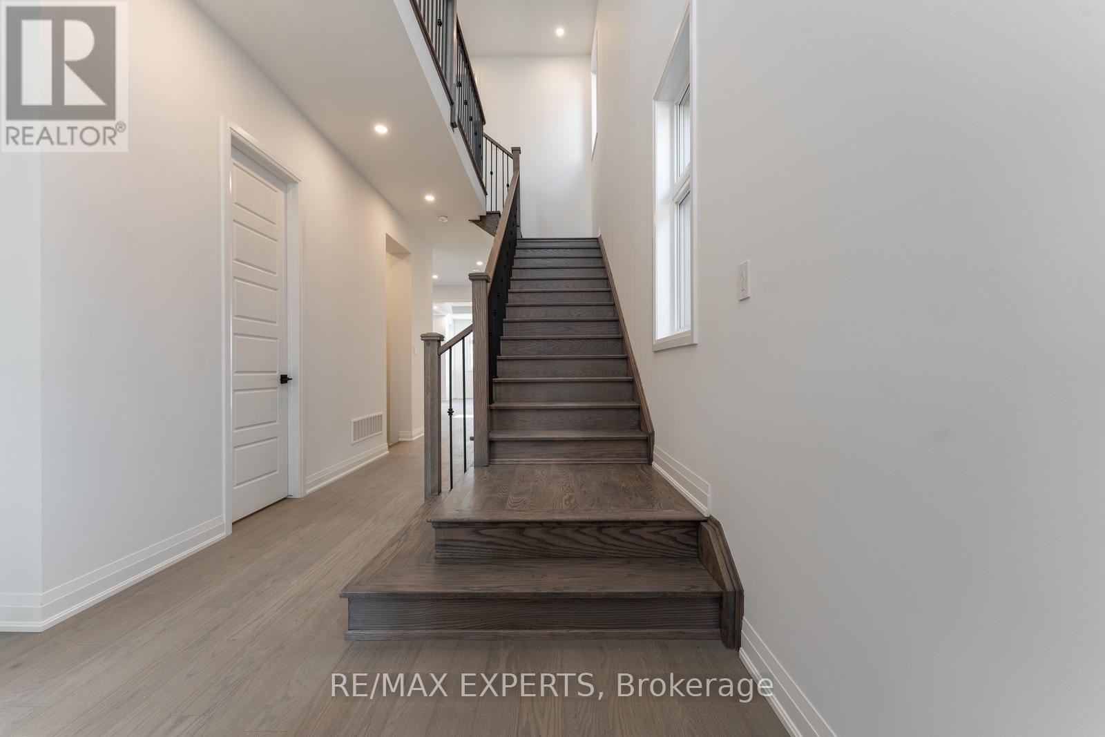 3299 Harasym Trail, Oakville, Ontario  L6H 3S1 - Photo 9 - W12441596
