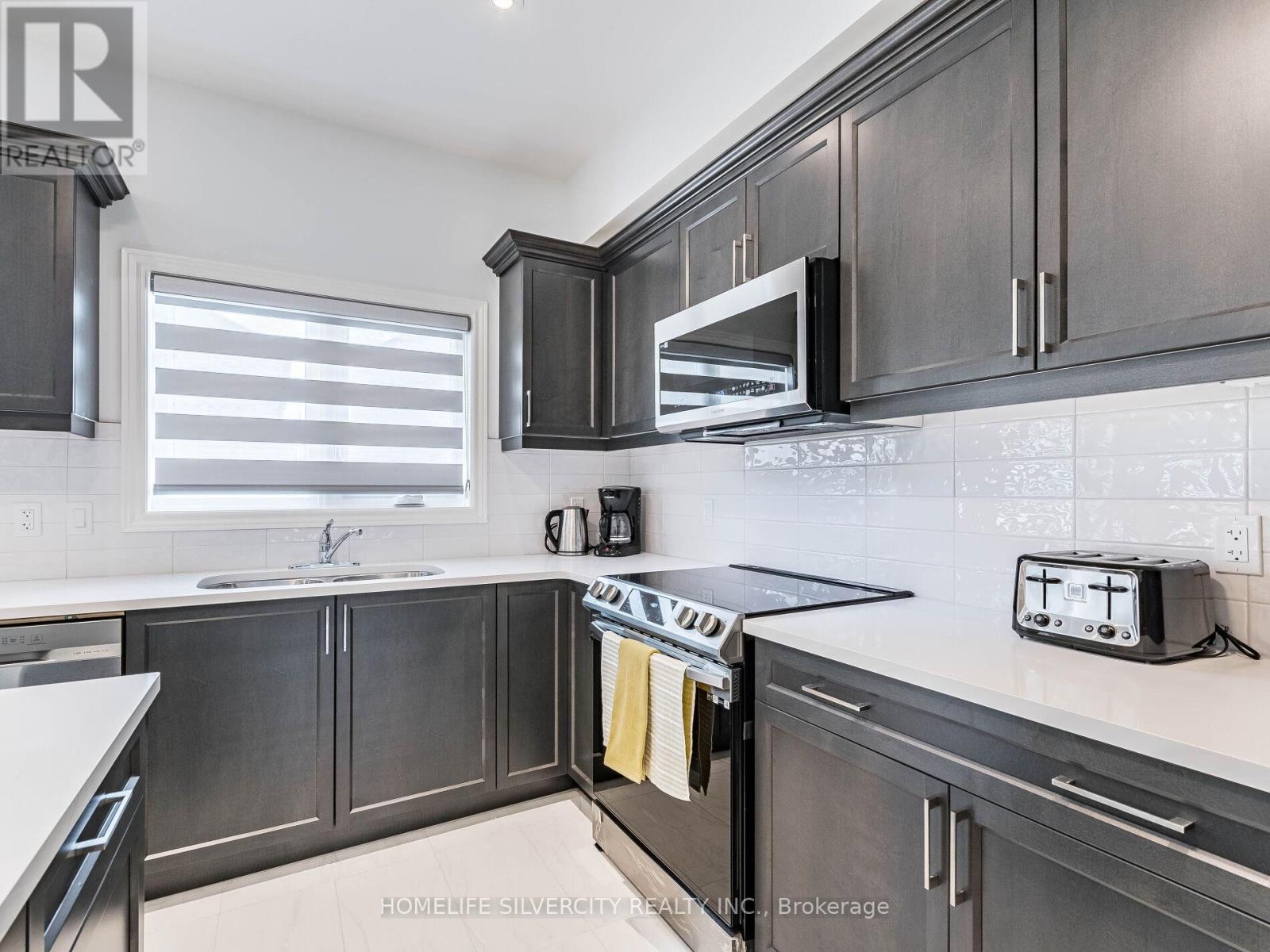27 Autumn Avenue S, Thorold (Rolling Meadows), Ontario  L2V 0H2 - Photo 16 - X12447076