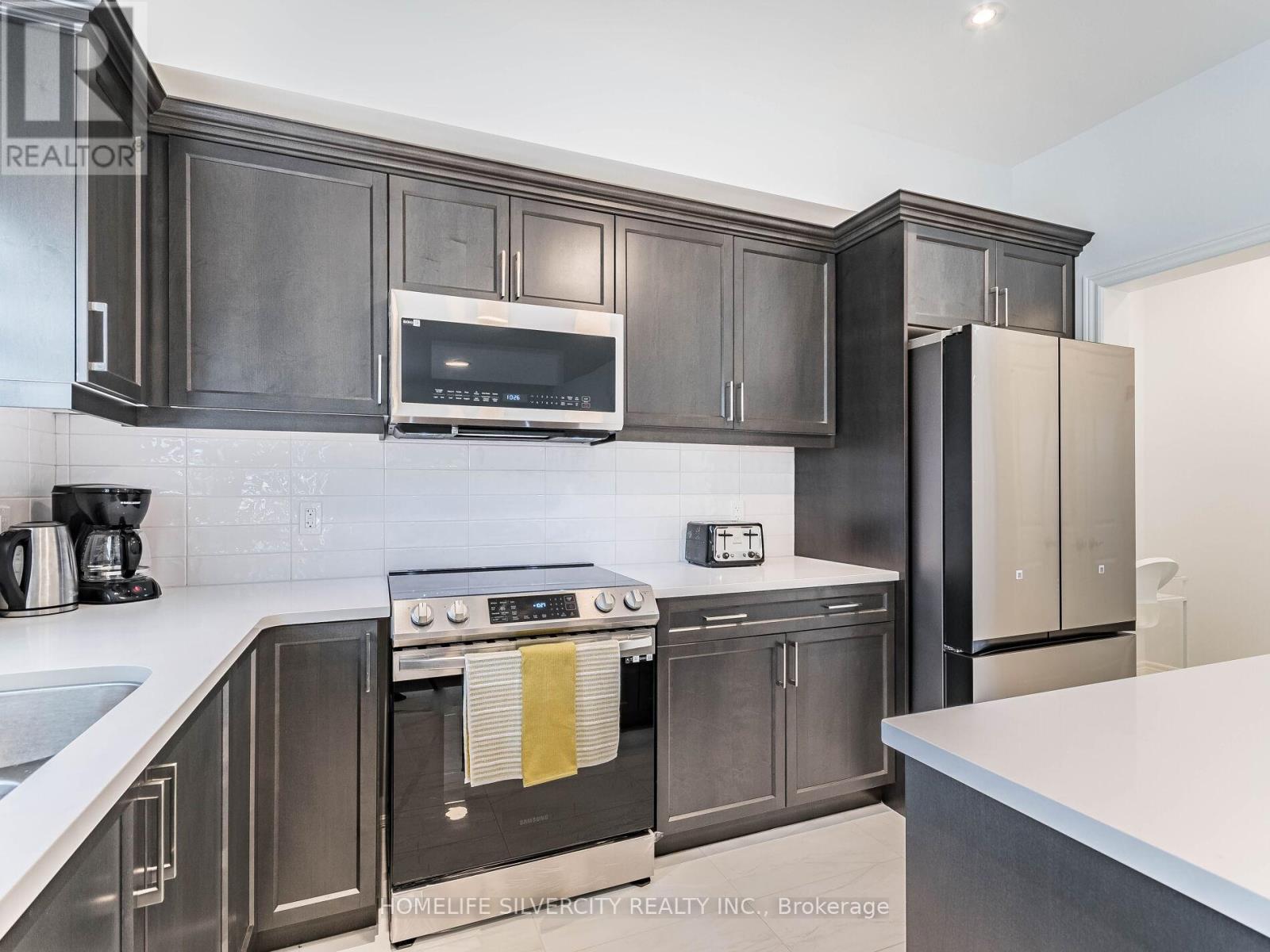 27 Autumn Avenue S, Thorold (Rolling Meadows), Ontario  L2V 0H2 - Photo 17 - X12447076