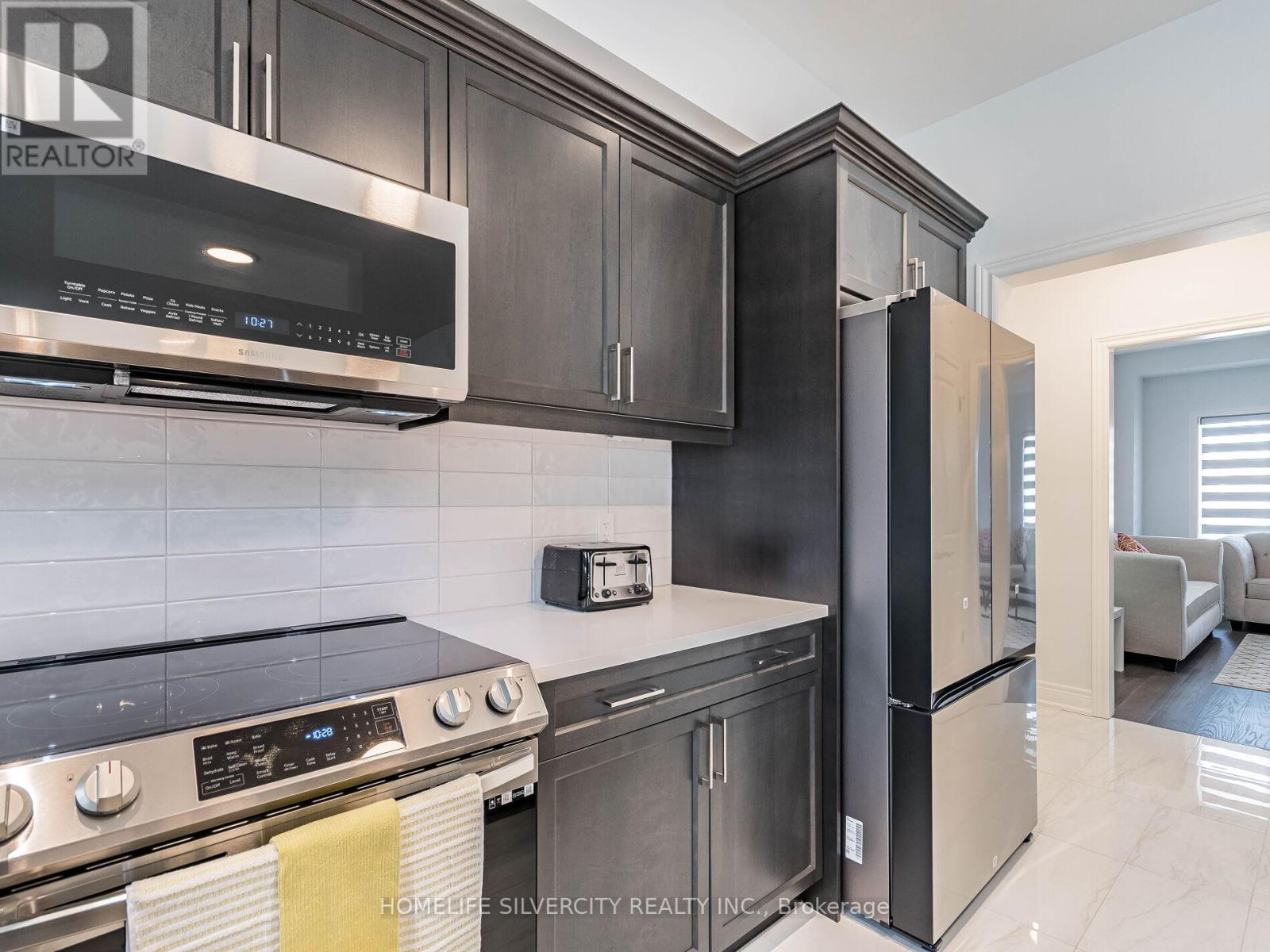 27 Autumn Avenue S, Thorold (Rolling Meadows), Ontario  L2V 0H2 - Photo 18 - X12447076