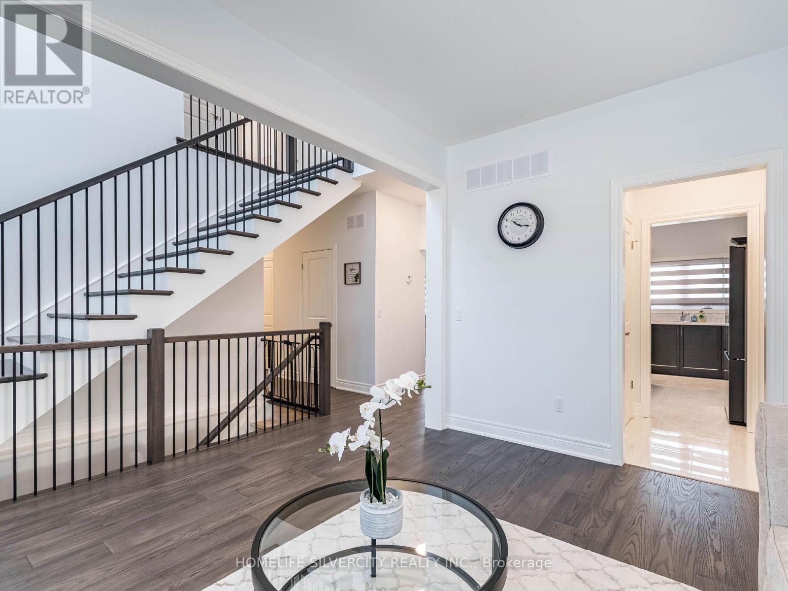 27 Autumn Avenue S, Thorold (Rolling Meadows), Ontario  L2V 0H2 - Photo 9 - X12447076