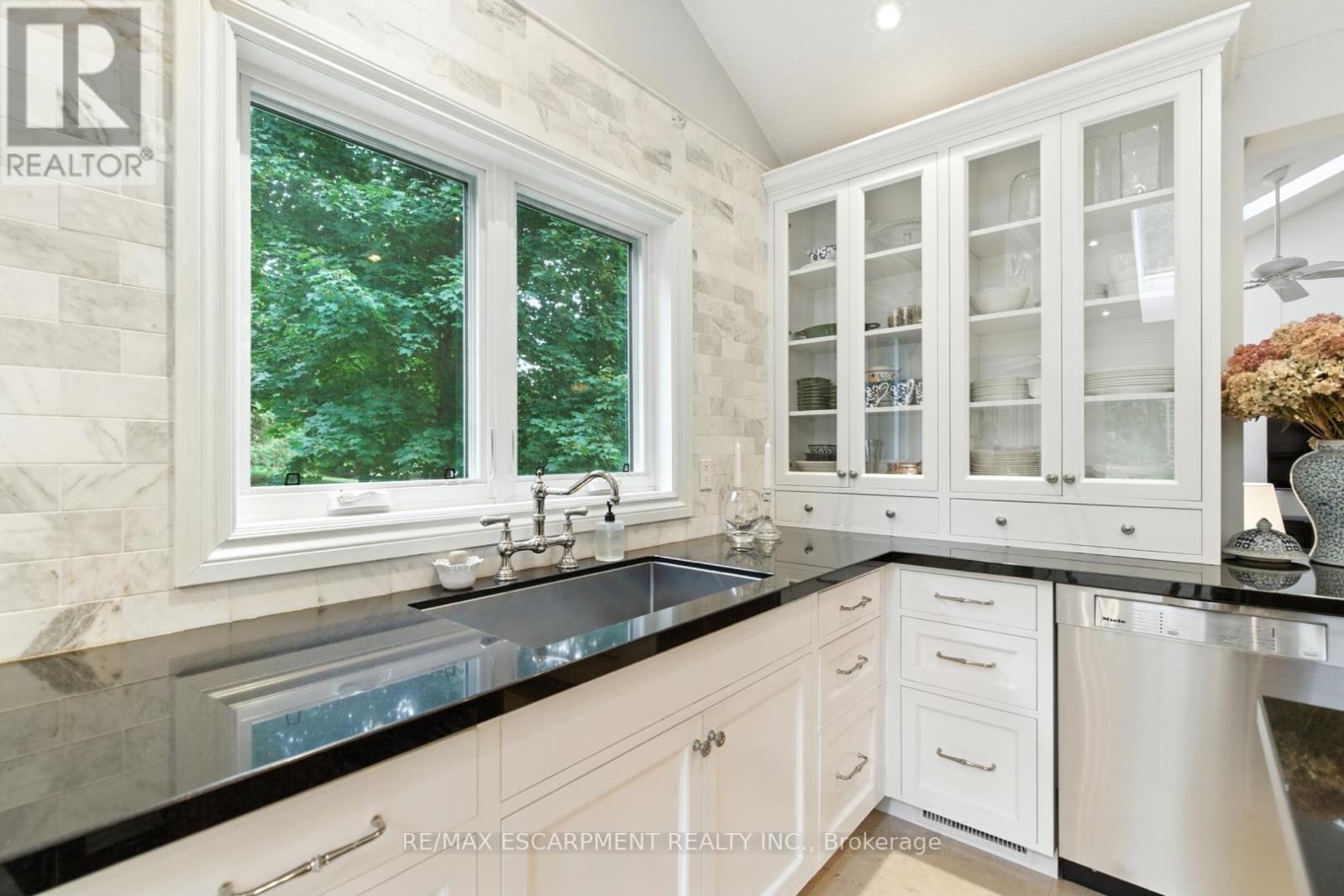 65 Maple Avenue, Hamilton (Greensville), Ontario  L9H 4W6 - Photo 24 - X12447119