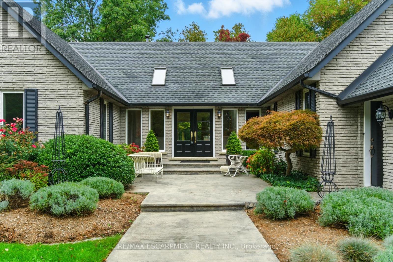 65 Maple Avenue, Hamilton (Greensville), Ontario  L9H 4W6 - Photo 6 - X12447119