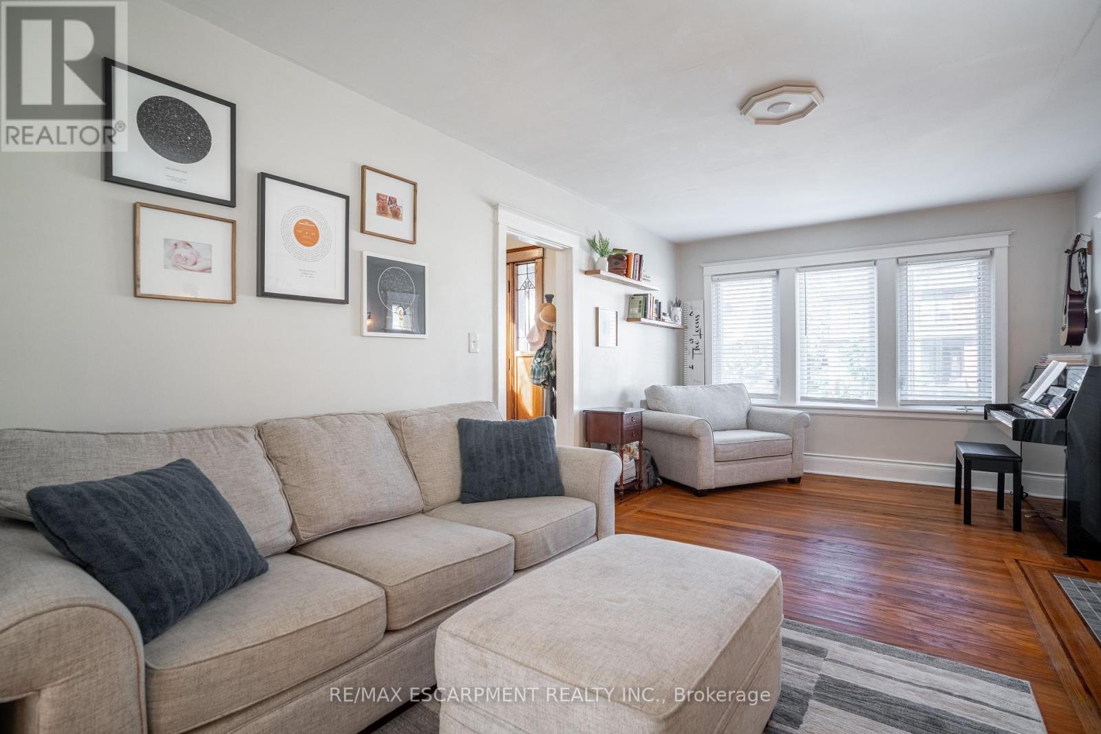 73 Kenilworth Avenue S, Hamilton (Bartonville), Ontario  L8K 2T1 - Photo 10 - X12447177