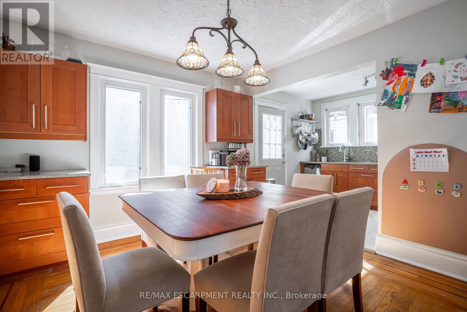 73 Kenilworth Avenue S, Hamilton (Bartonville), Ontario  L8K 2T1 - Photo 11 - X12447177